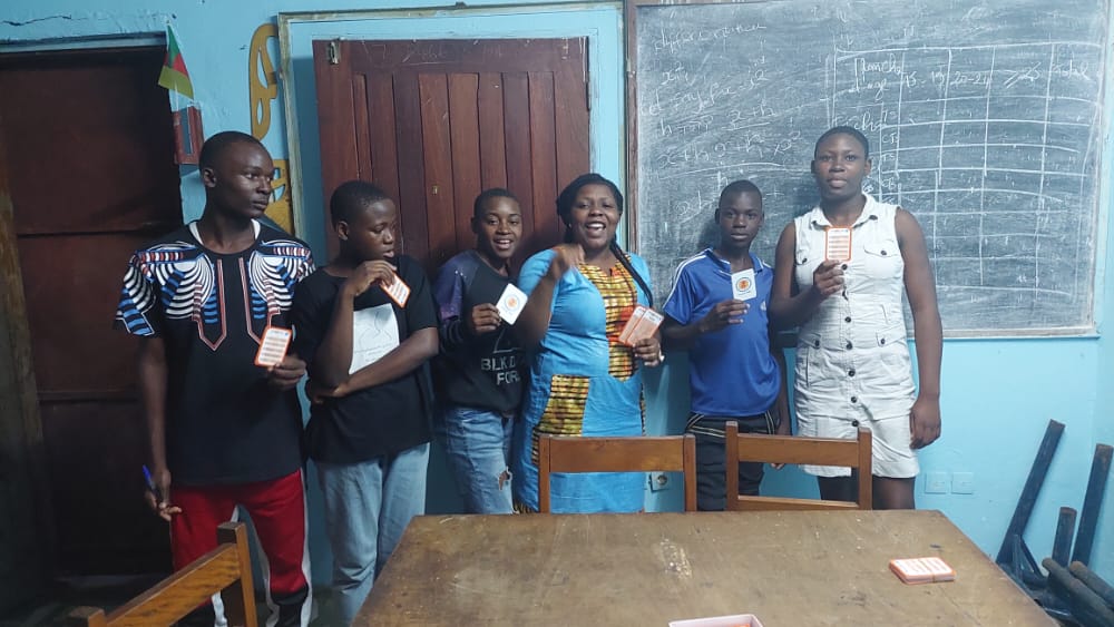 Un groupe présente les supports Cybell-Santé